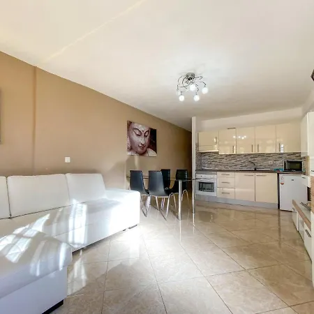 Sun & Ocean - 1br - 4 Guests - Free Wi-fi *